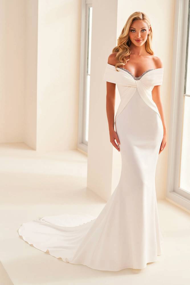 Unique and Timeless Strapless Wedding Styles Image